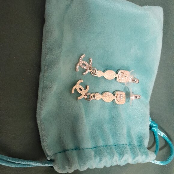 CHANEL Earrings - Picture 3 of 3